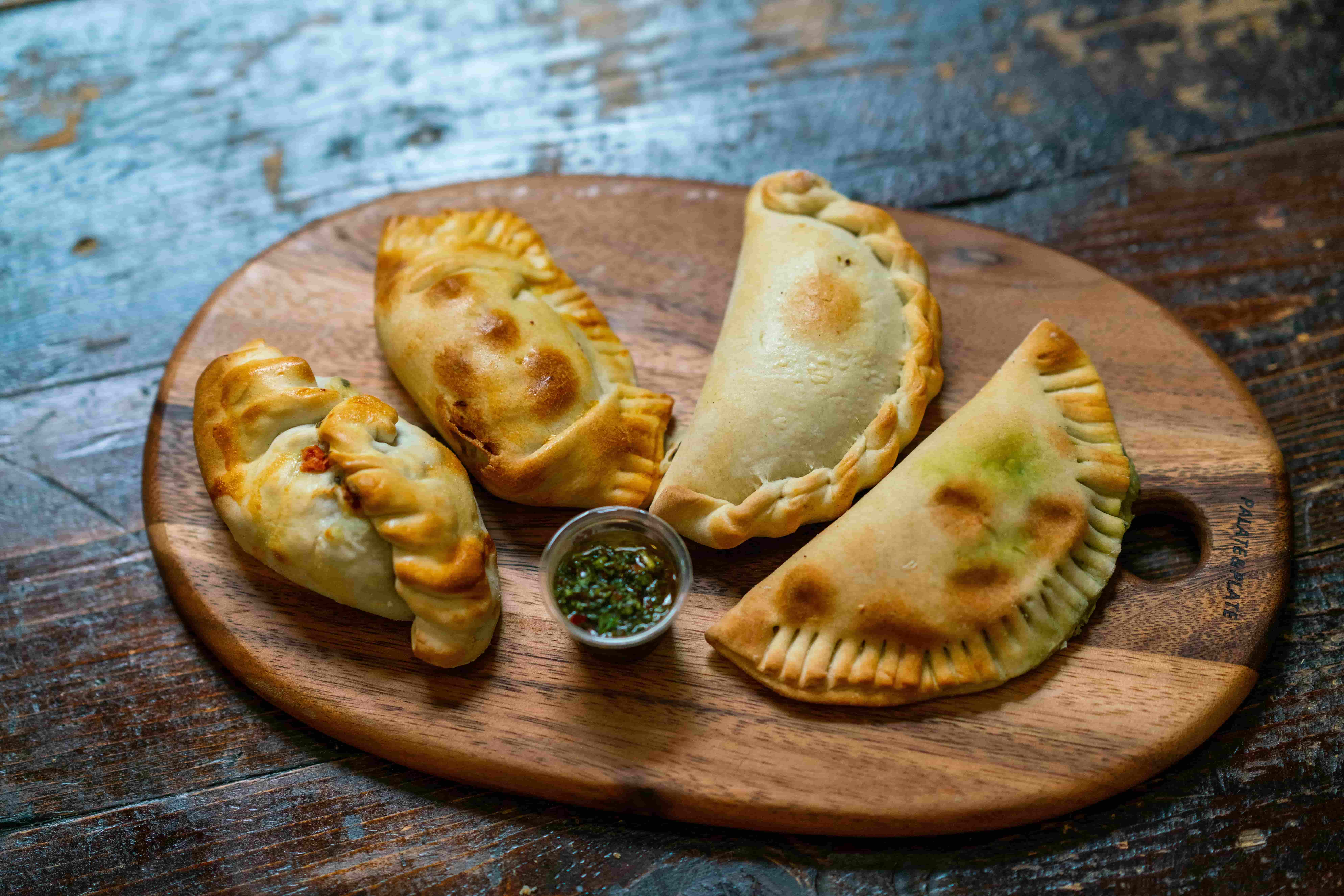 Empanadas criollas doradas